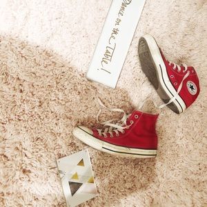 A pair of red converse!!!